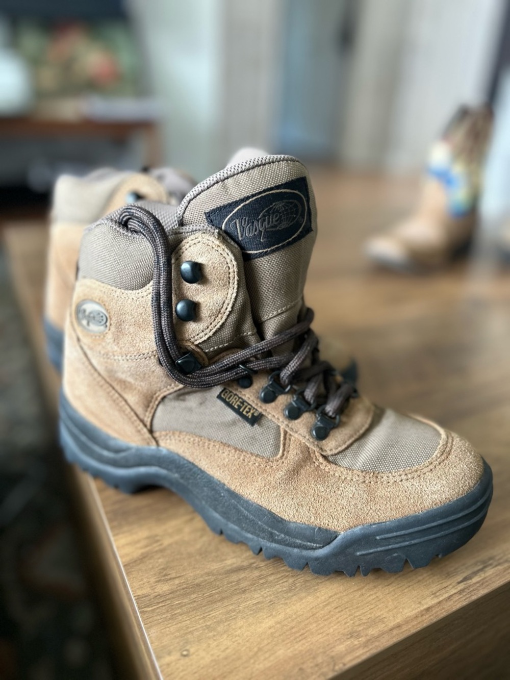 Vasque Tan and Black Waterproof cute Hiking Boot GORE-TEX 7 women’s